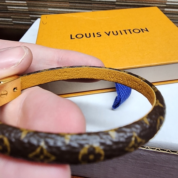 NEW Louis Vuitton Monogram Petite Trunk Charm Bracelet - Picture 4 of 5